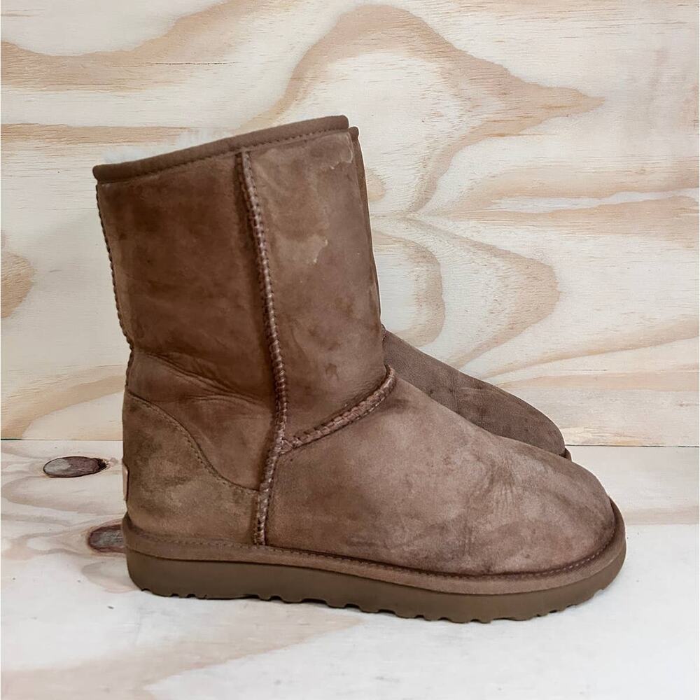 UGG - Classic Short II - Winter Boots - Brown - Women's - 8 - S/N 1016223